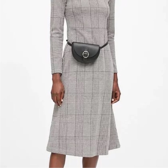 Banana Republic ConvertIble Red Belt Bag EUC - Picture 9 of 10